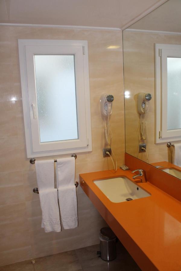 Apartaments Talayot Cala'N Blanes  ภายนอก รูปภาพ